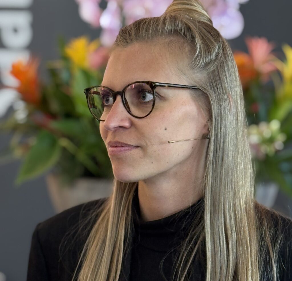 Anne-Lea Marte Moderation Moderatorin Schweiz Swiss Sales Forum